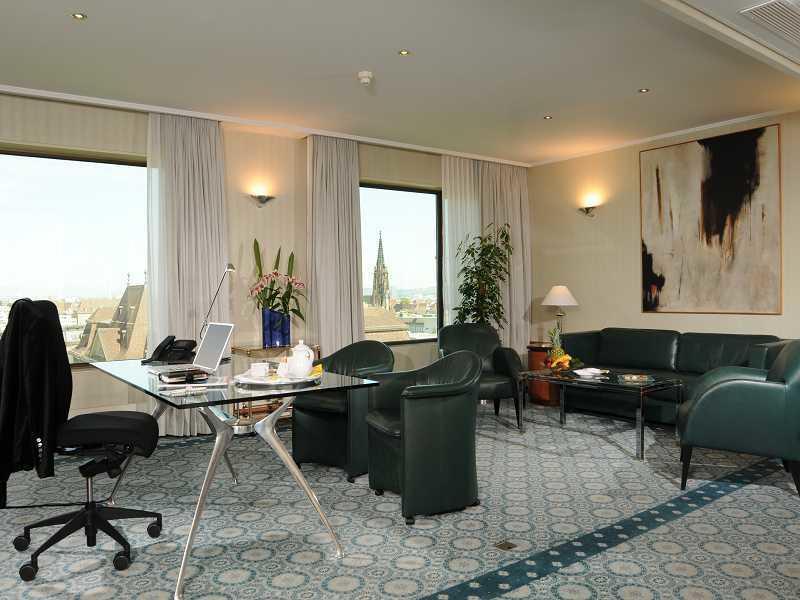 Hilton Basel Hotel Bagian luar foto