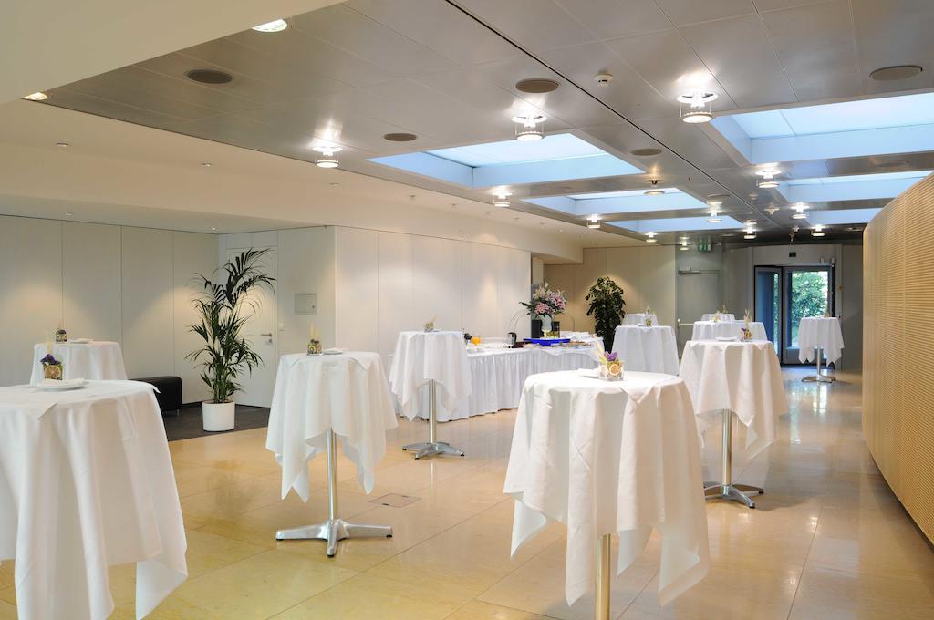 Hilton Basel Hotel Bagian luar foto